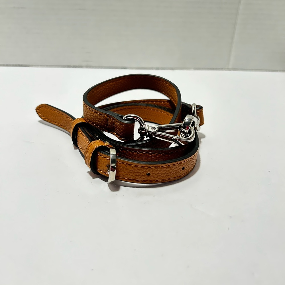 Elegant Tan Leather Strap